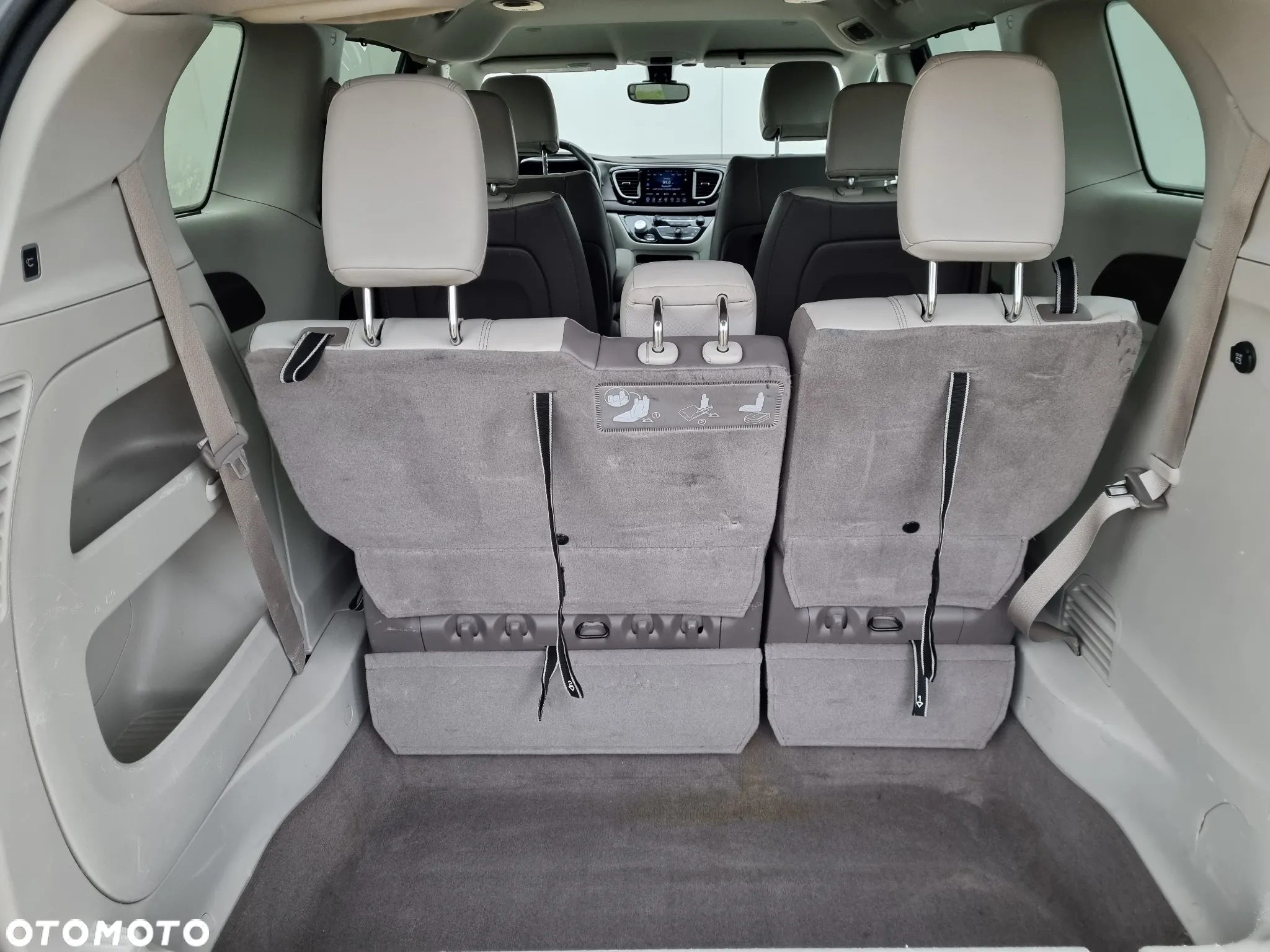 Chrysler Pacifica - 8