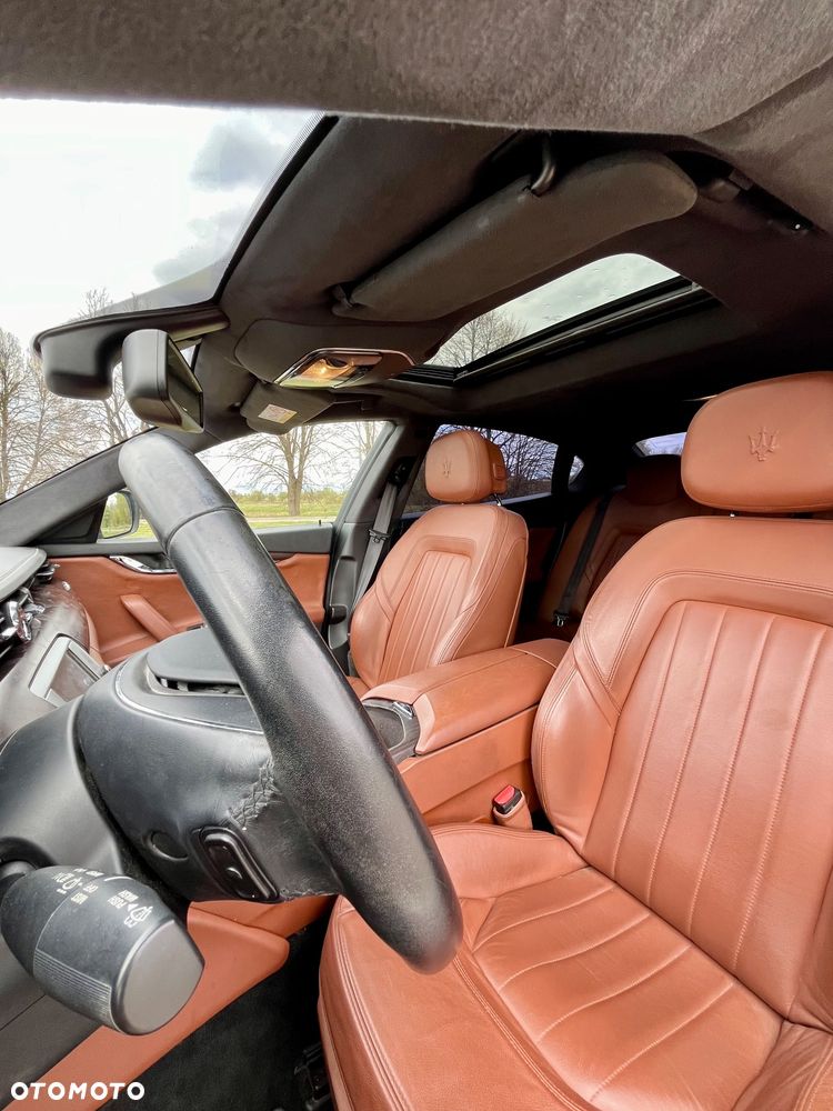 Maserati Quattroporte - 14