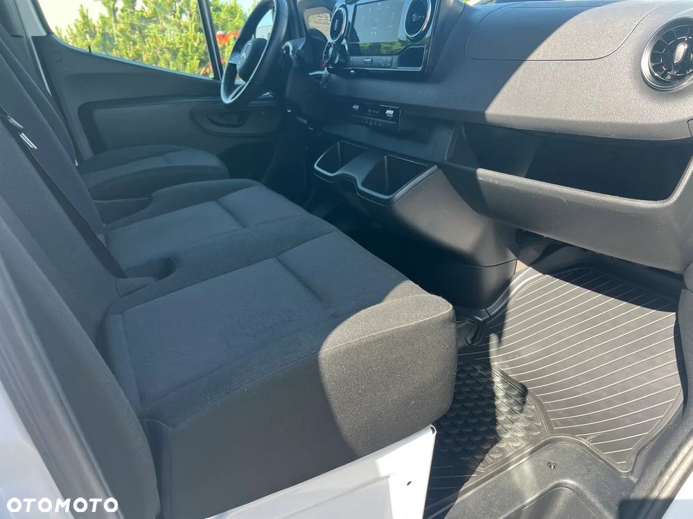 Mercedes-Benz Sprinter - 23