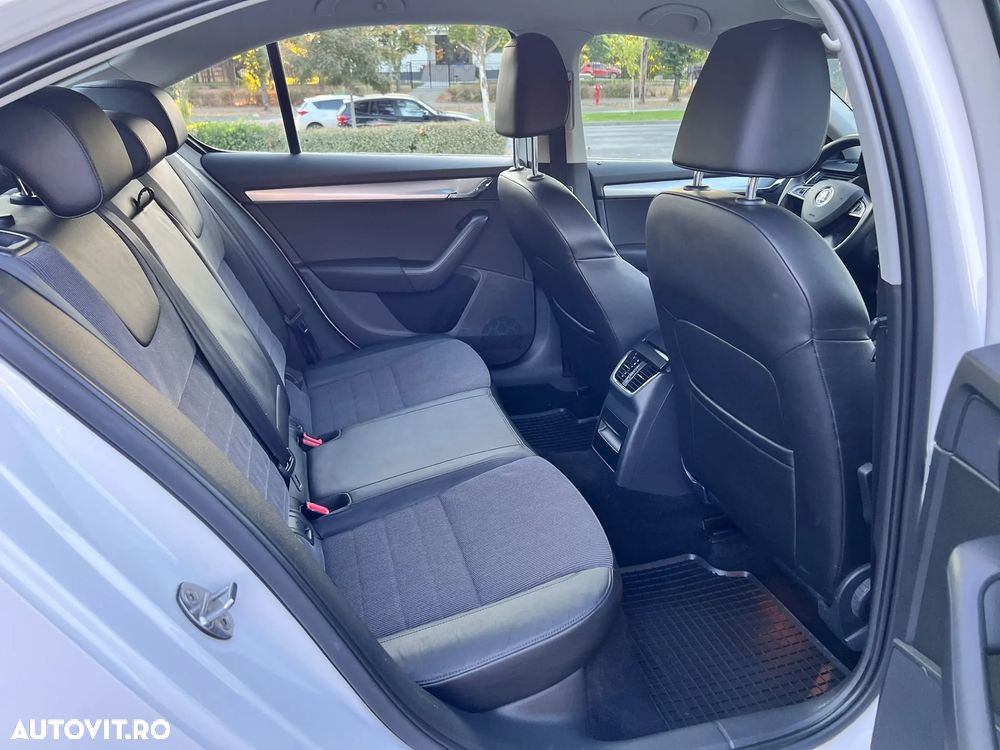 Skoda Octavia 1.6 TDI DSG Premium Edition - 7