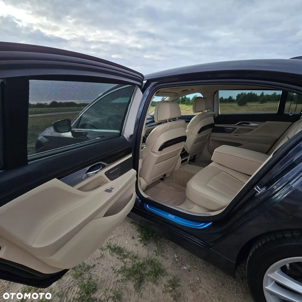 BMW Seria 7 750Li Edition Exclusive - 15