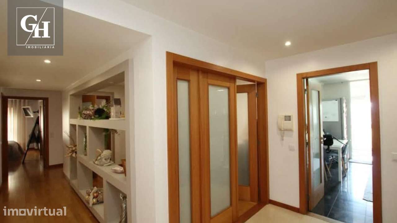 Apartamento T4 no Vinhal, com garagem fechada e vistas desafogadas - Grande imagem: 5/17