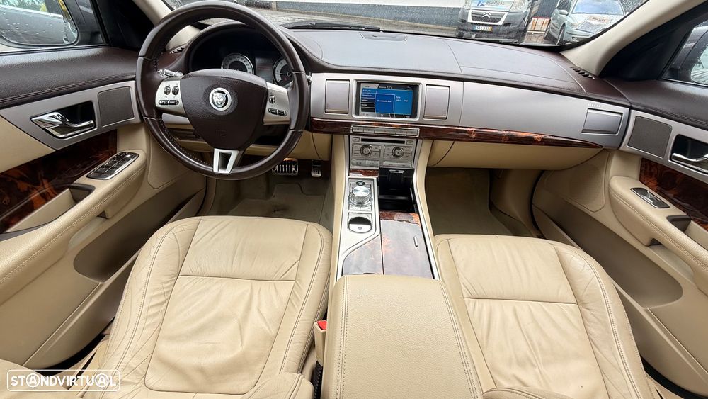 Jaguar XF 2.7 D V6 Premium Luxury - 10