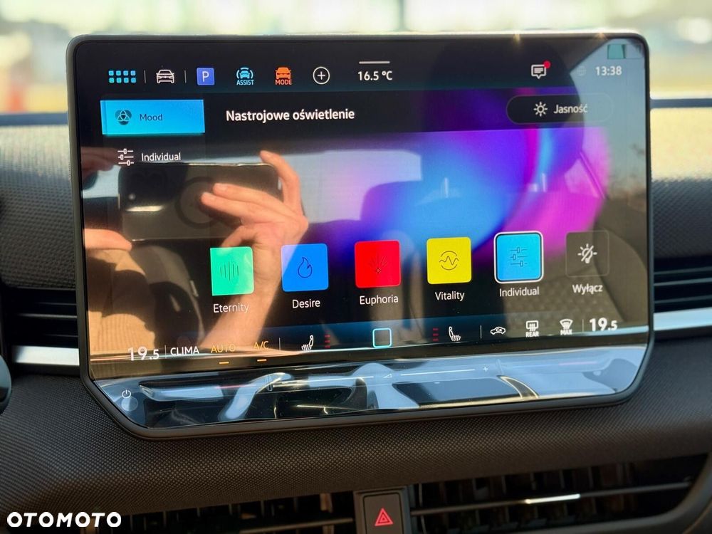 Volkswagen T-Roc 1.5 eTSI Life DSG - 21