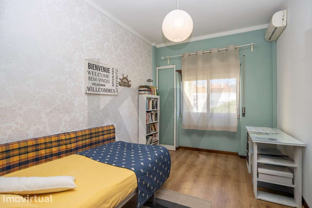 Apartamento T3 com Boas Áreas, Varandas e Localização Central na Cruz - Grande imagem: 5/30
