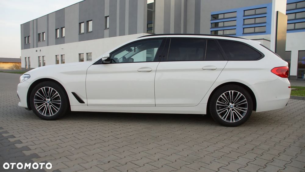 BMW Seria 5 520d Sport Line - 10