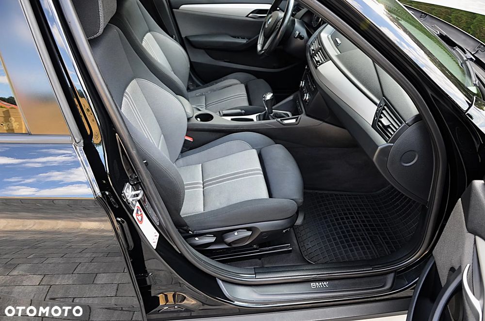 BMW X1 sDrive18d xLine - 22