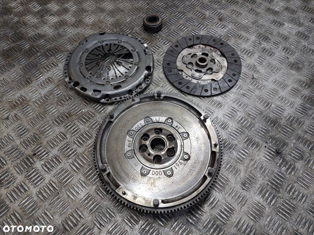 KOŁO DWUMASOWE + TARCZA + DOCISK + ŁOŻYSKO VOLKSWAGEN GOLF V 1.9 TDI - 1