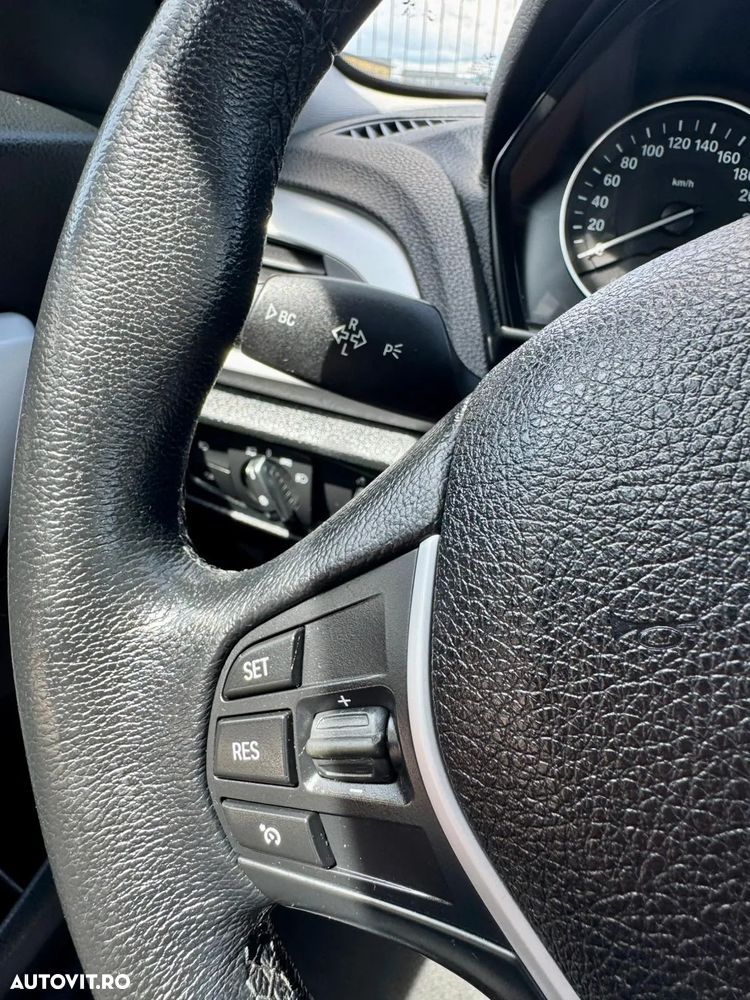 BMW Seria 1 120d Sport Line - 32