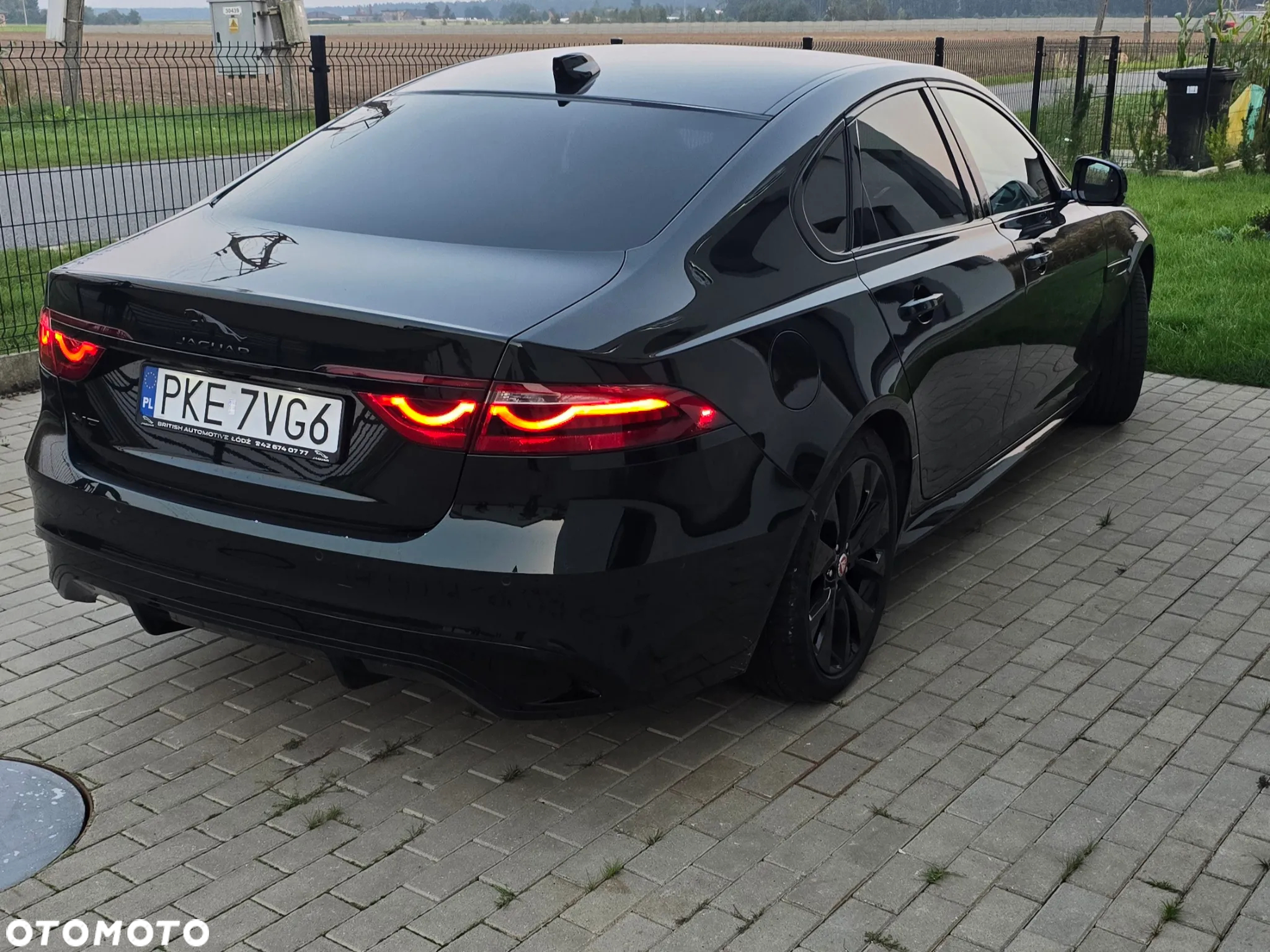 Jaguar XF 2.0 P250 R-Dynamic Black - 25
