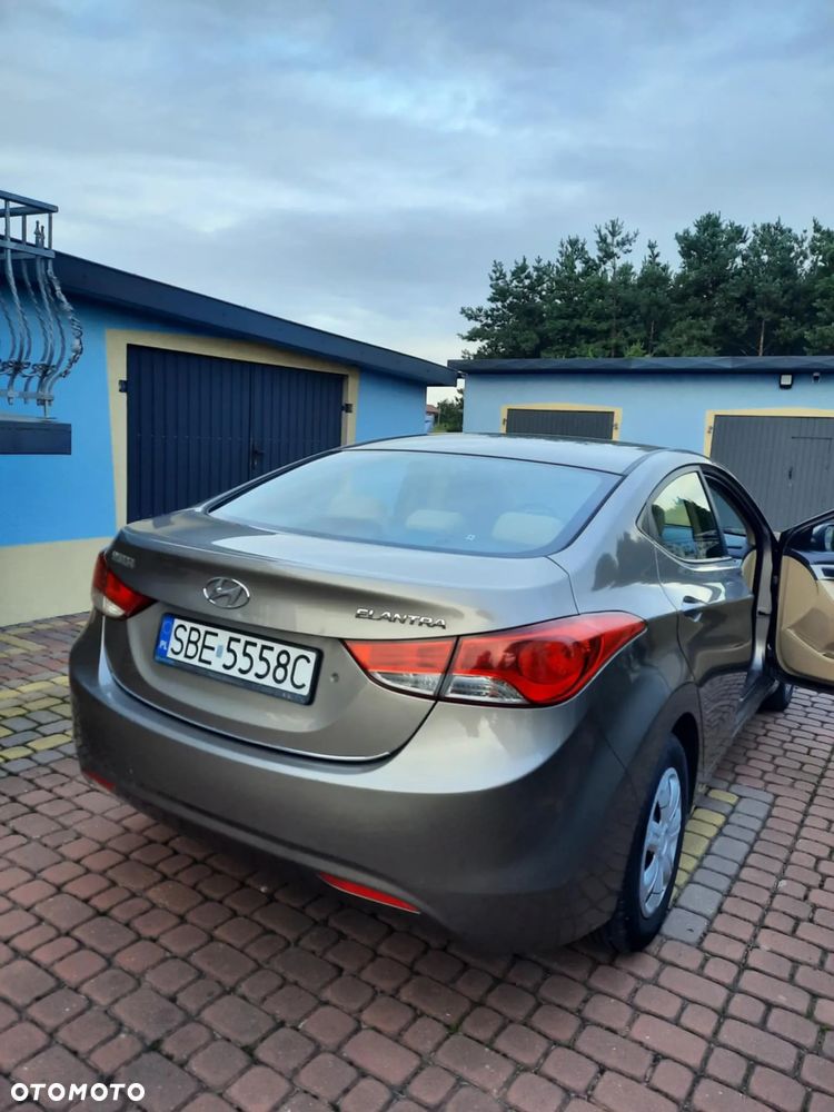 Hyundai Elantra 1.6 Classic + - 3