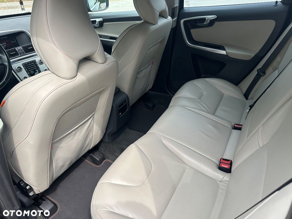 Volvo XC 60 D4 Drive-E Ocean Race - 13