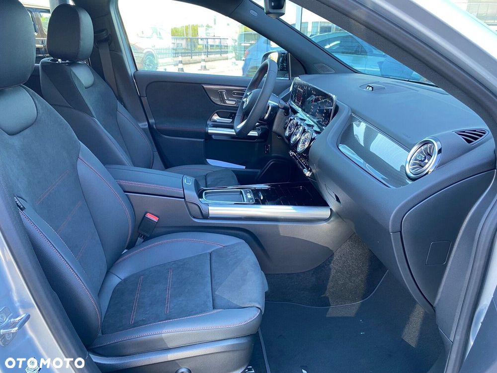 Mercedes-Benz GLA - 25