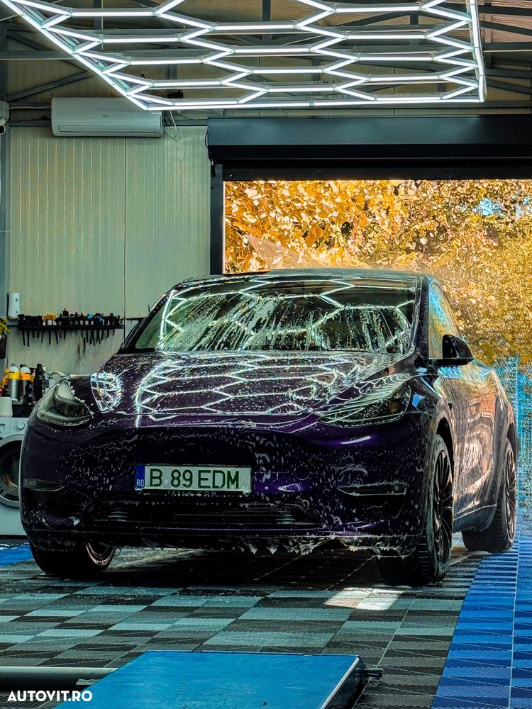 Tesla Model Y - 10