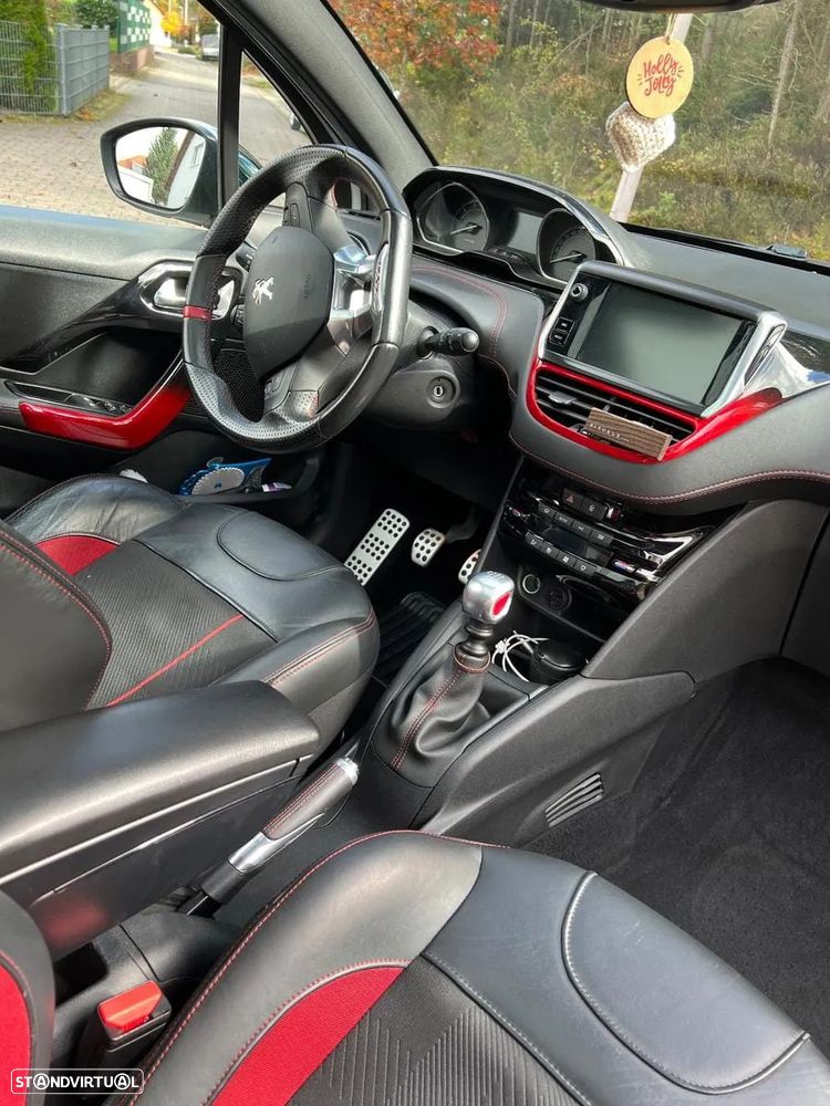 Peugeot 208 - 11