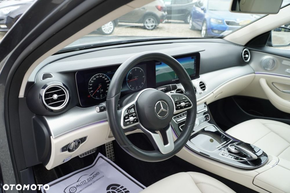 Mercedes-Benz Klasa E 220 d 4Matic 9G-TRONIC Exclusive - 11