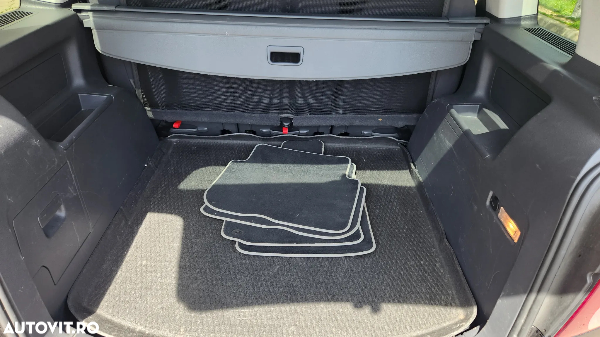 Volkswagen Touran 1.4 TSI United - 13