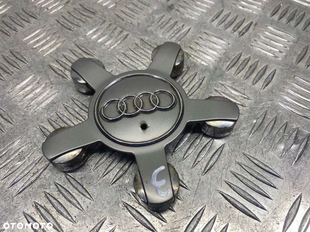 DEKIELEK KOŁPAK EMBLEMAT FELGI AUDI A4 A5 A6 A8 Q5 8R0601165 - 3