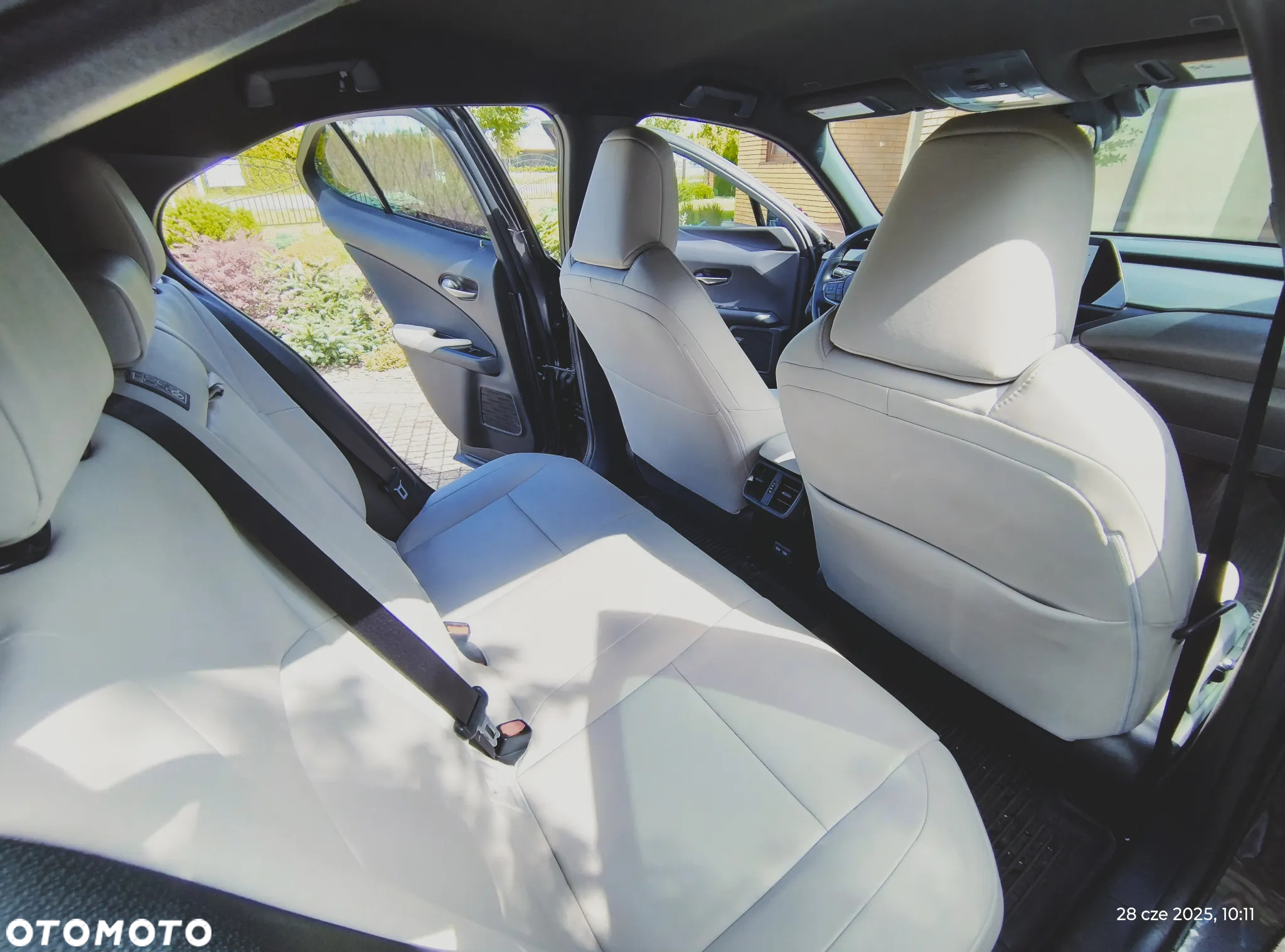 Lexus UX 250h GPF Business AWD - 16
