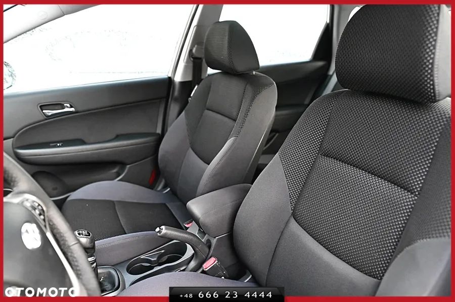 Hyundai i30 1.6 CRDI blue Comfort - 21