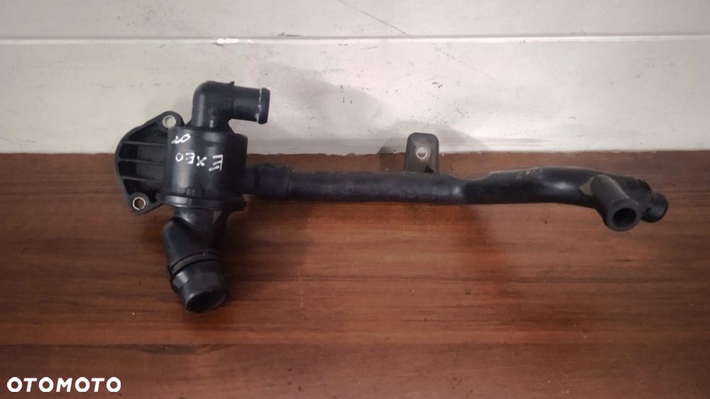 Termostat 03L121111AD z rurką wody 03L121065K Audi 2.0 TDI - 1