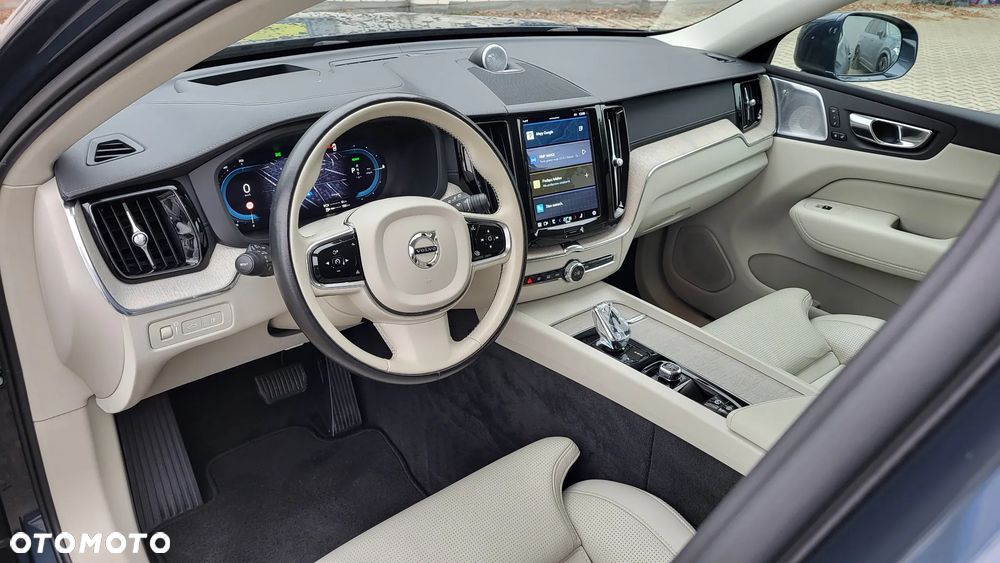 Volvo XC 60 T6 AWD Recharge Plus Bright - 17