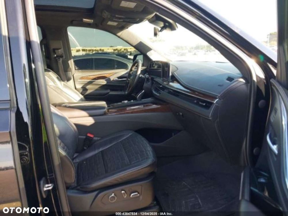 Cadillac Escalade - 9