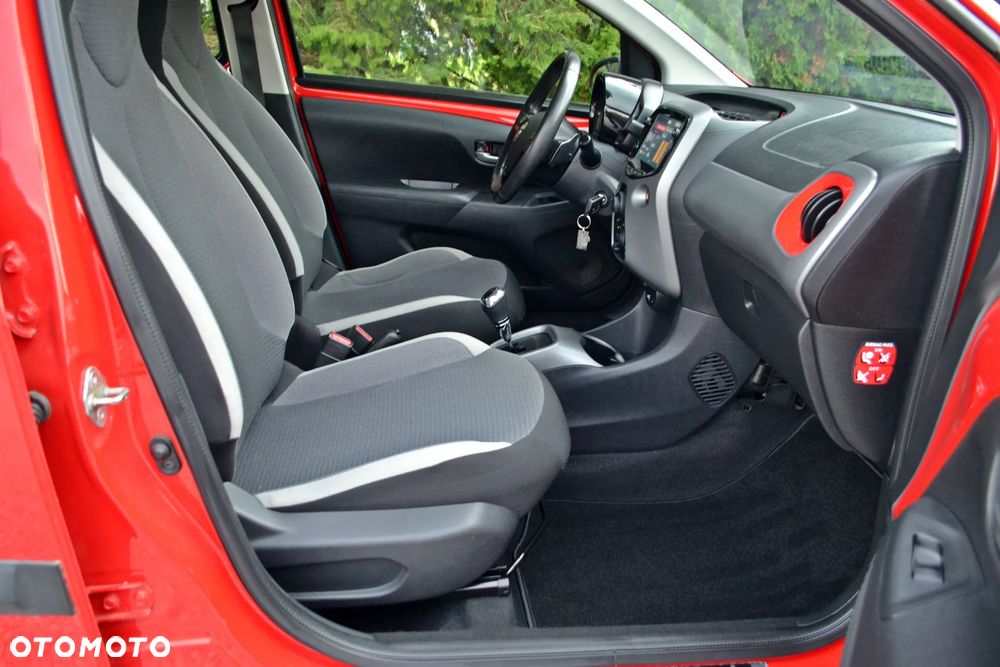 Toyota Aygo x.shift x-play connect - 22