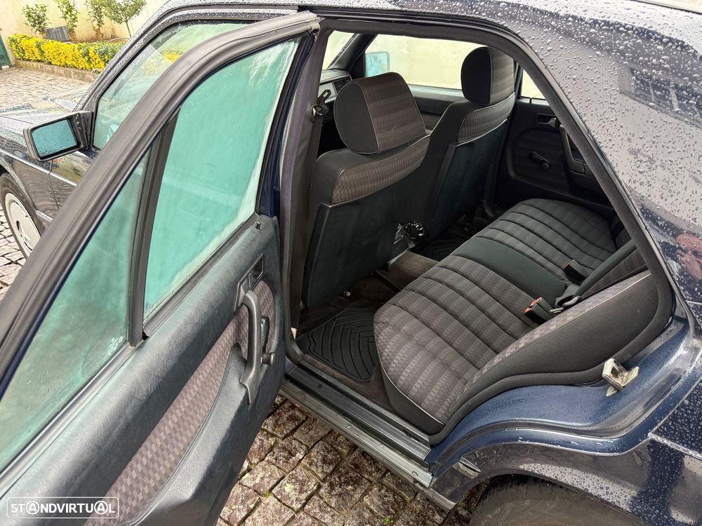 Mercedes-Benz W201 (1982-1993) 190 D 2.0 - 8