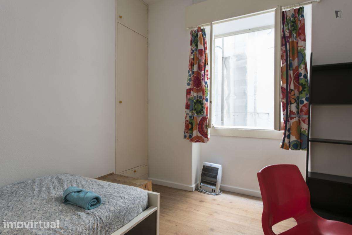 Quarto - localizado em Intendente Lisbon - Grande imagem: 2/21