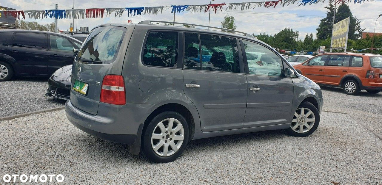Volkswagen Touran - 8