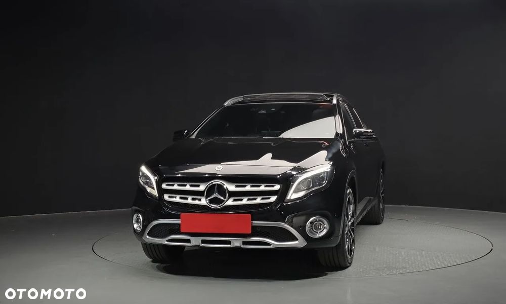 Mercedes-Benz GLA - 3