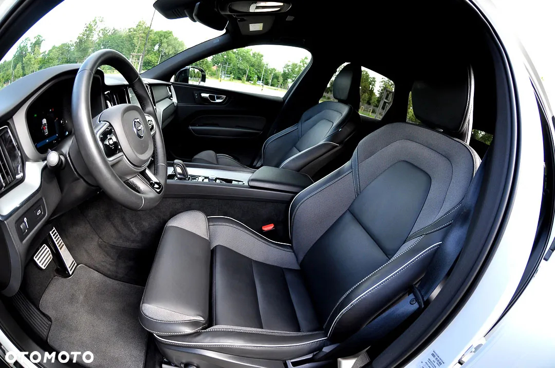 Volvo XC 60 B4 D AWD Plus Dark - 19