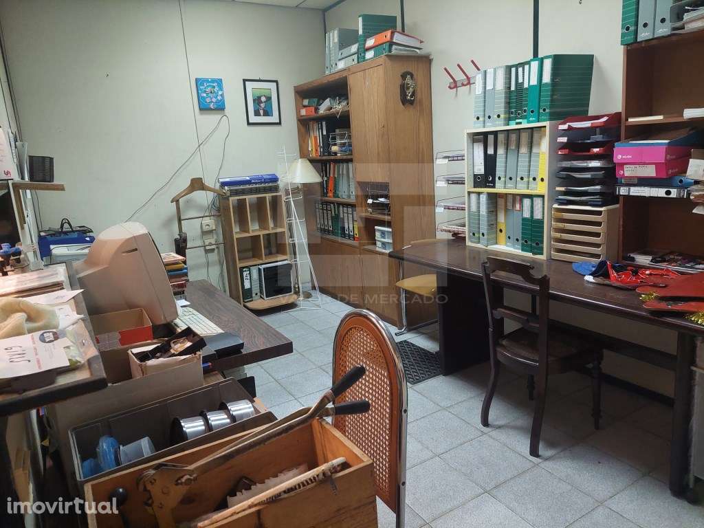 Armazém em Linda-a-Velha com 555m2 - Grande imagem: 5/21