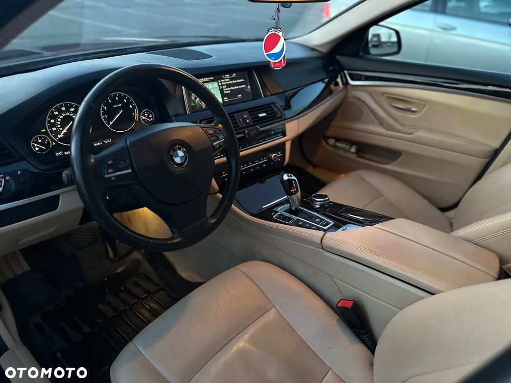 BMW Seria 5 528i xDrive - 12