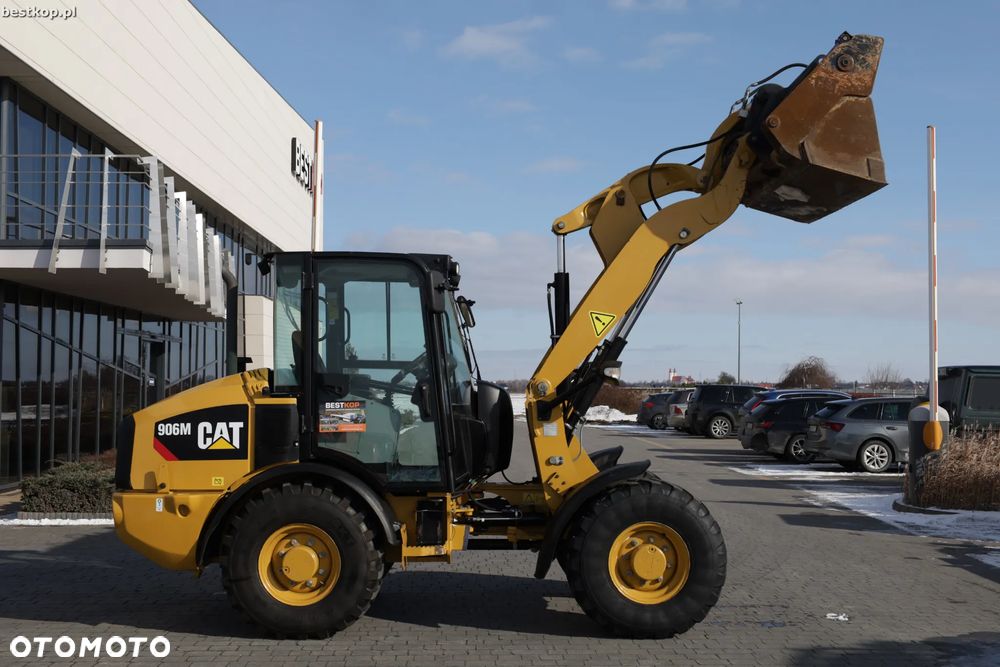 Caterpillar CAT 906M - 22
