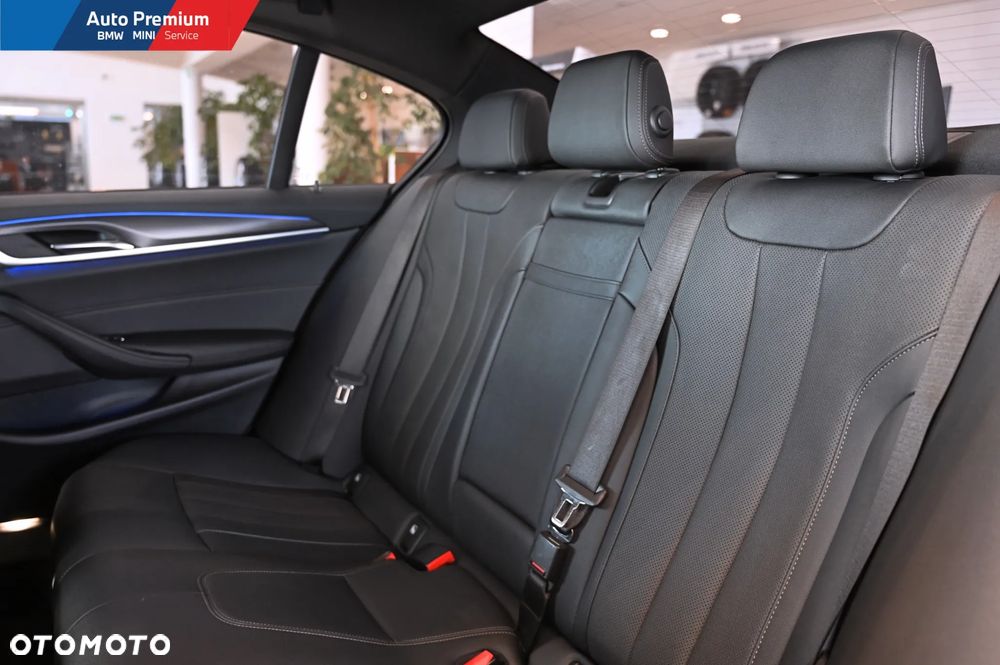 BMW Seria 5 520d xDrive mHEV - 16