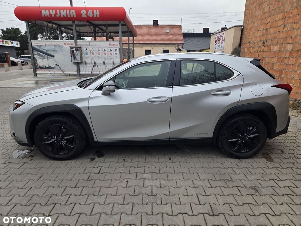 Lexus UX 250h - 4