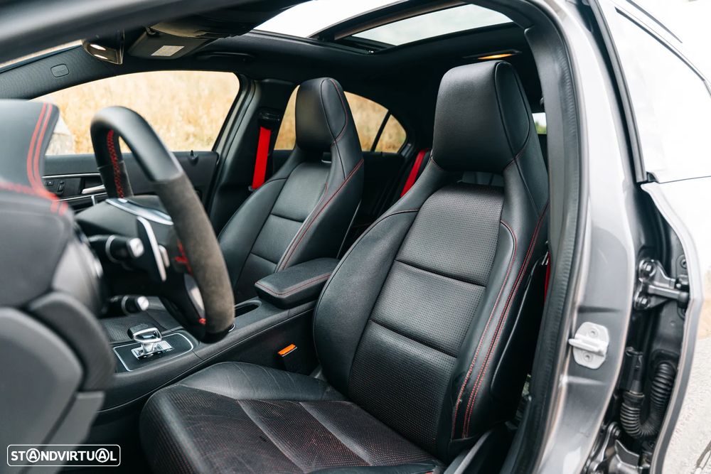 Mercedes-Benz A 45 AMG 4-Matic - 23
