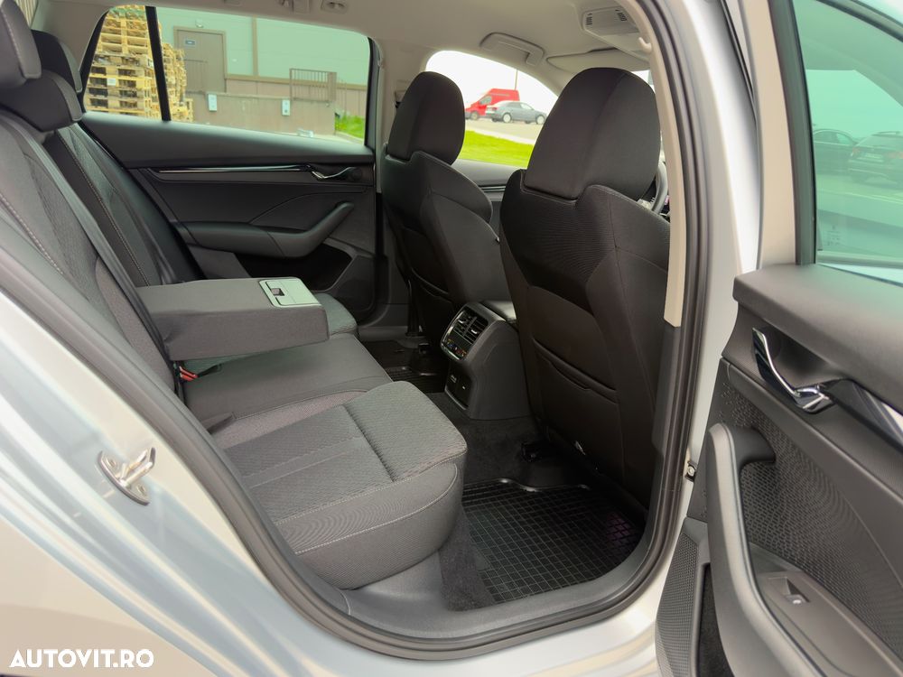 Skoda Octavia 2.0 TDI DSG Clever - 25