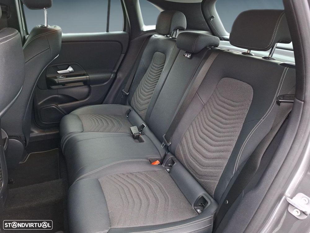 Mercedes-Benz GLA 180 d - 14