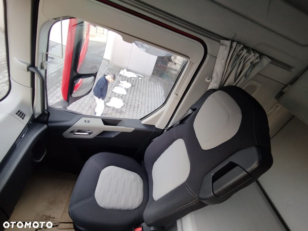 Ford MAX - 28