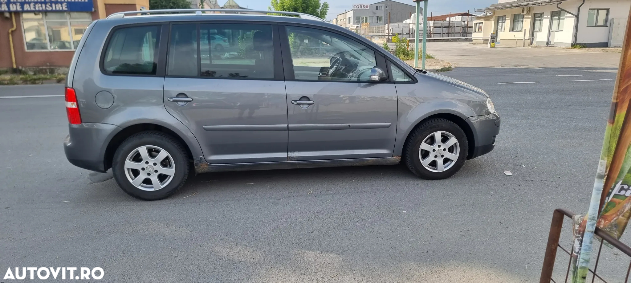Volkswagen Touran 2.0 TDI Highline - 4