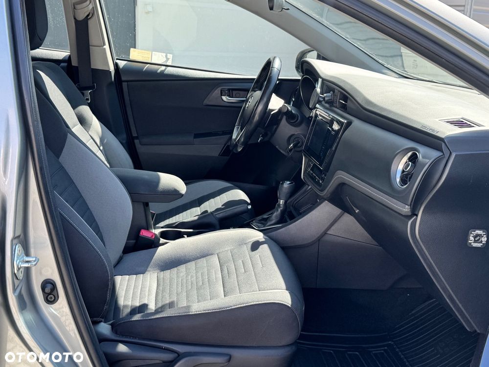 Toyota Auris 1.6 Premium MS - 30