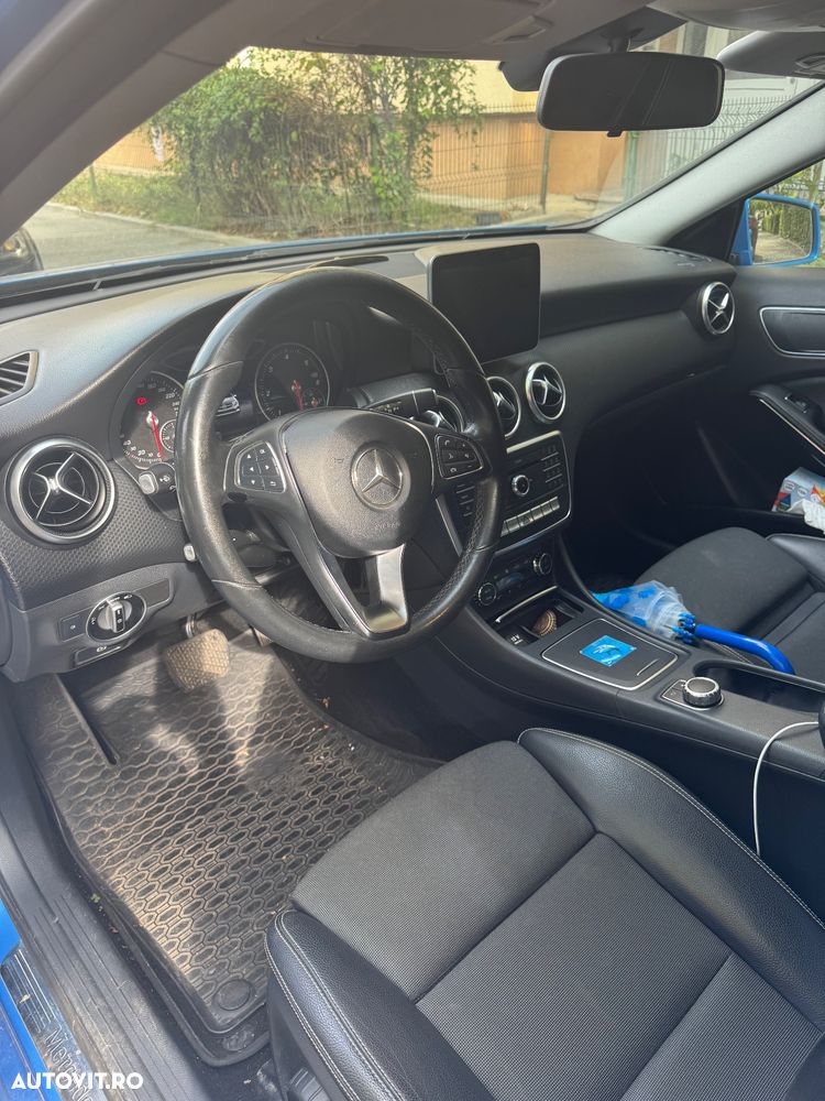 Mercedes-Benz A - 1