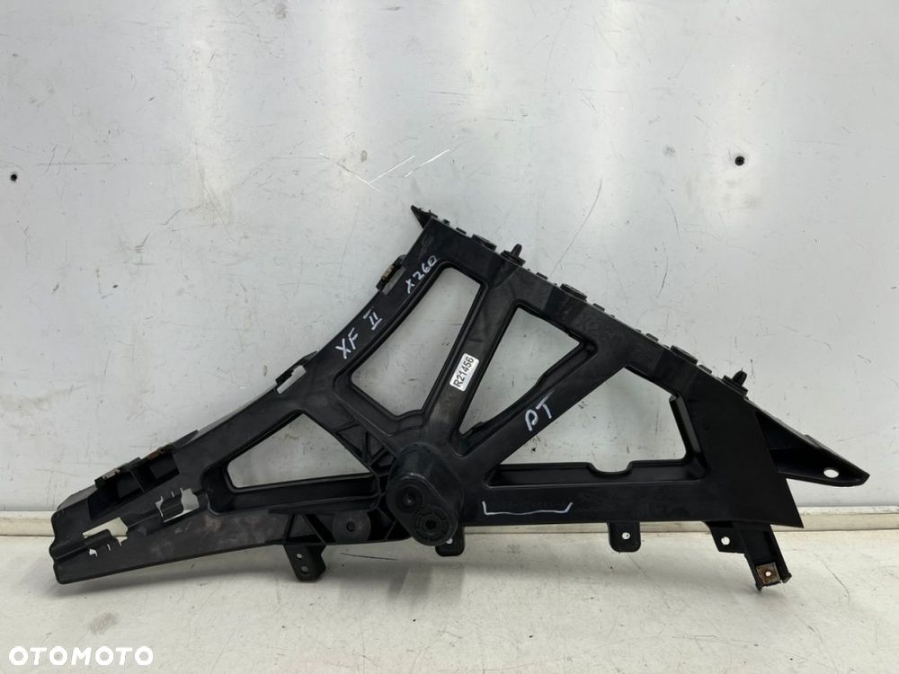 Ślizg Jaguar XF II X260 15-24r. prawe tylne mocowanie wspornik uchwyt zderzaka prawy tył - 1