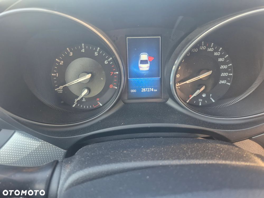 Toyota Avensis 1.8 Premium - 14