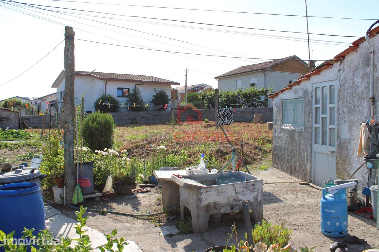 Moradia T2 Térrea para Restauro em Vila das Aves, Santo Tirso - Grande imagem: 3/26