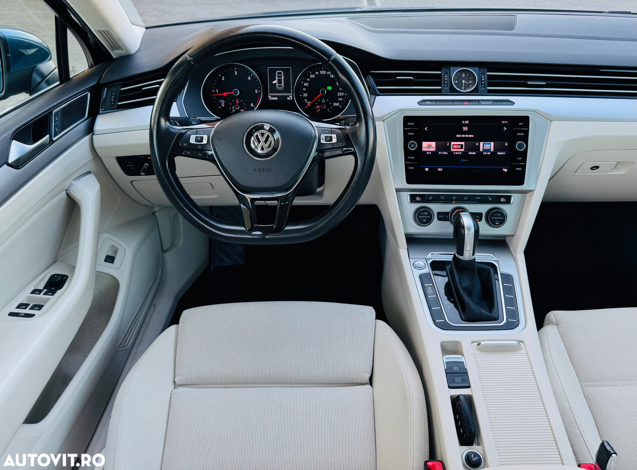 Volkswagen Passat - 4