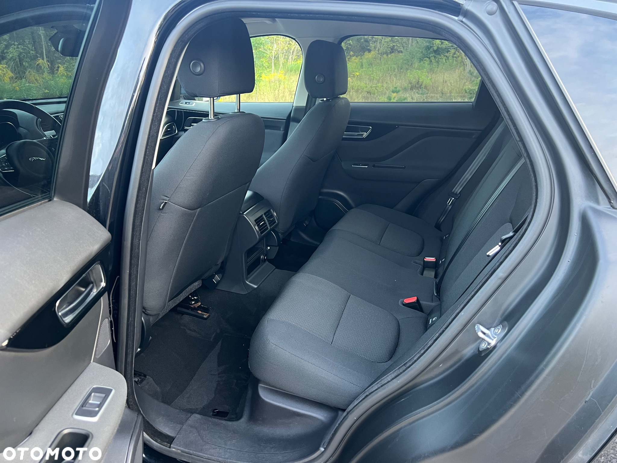 Jaguar F-Pace 2.0 i4D AWD Pure - 25
